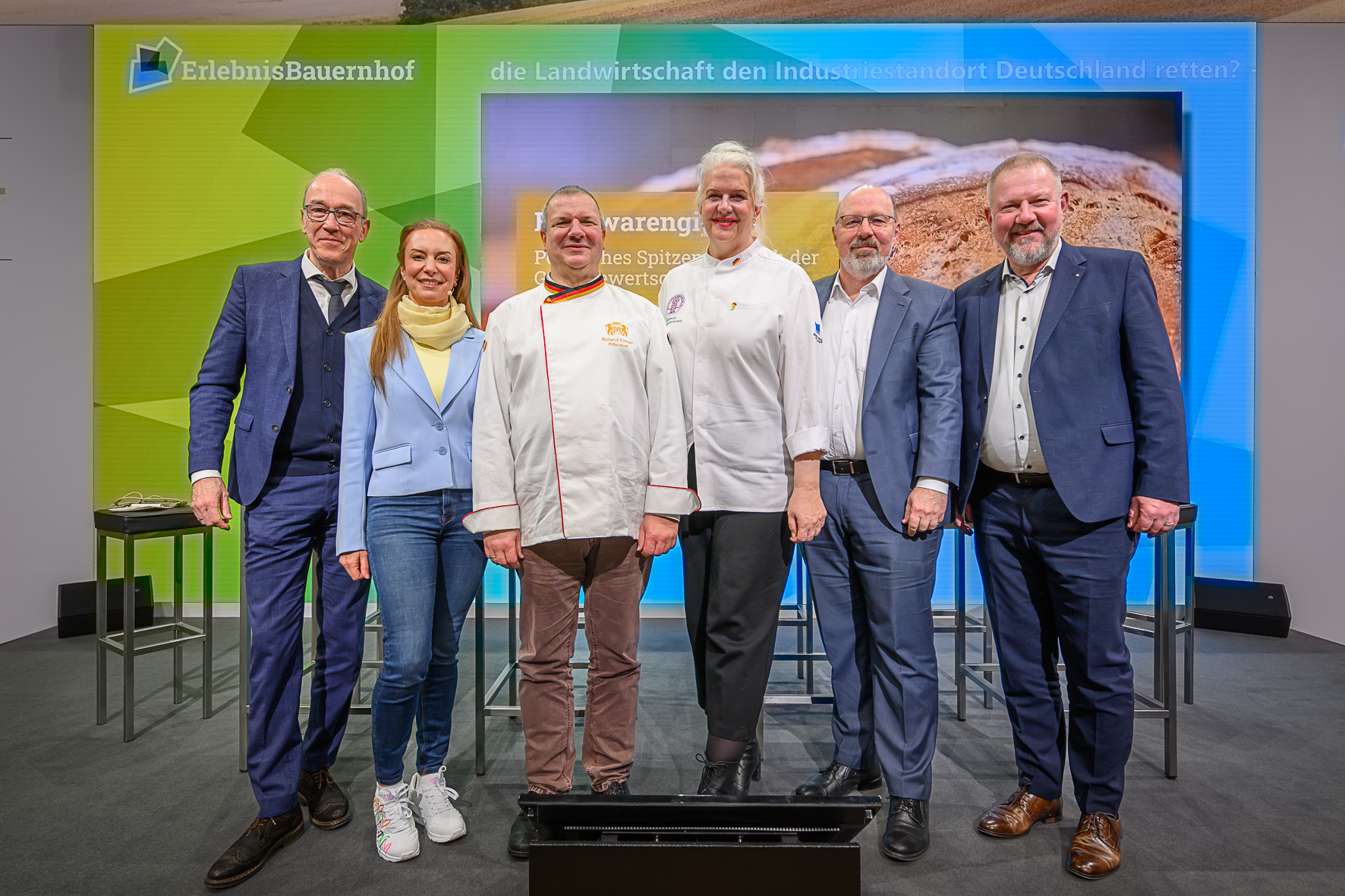  Pressefoto Backwarengipfel: Wertschöpfungskette im Gespräch, vlnr: Peter Haarbeck, Helena Felixberger, Roland Ermer, Bettina Schliephake-Burchardt, Wilko Quante, Tobias Schuhmacher